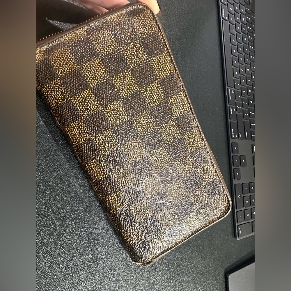 🏷️Authetic Clemence Louis Vuitton wallet